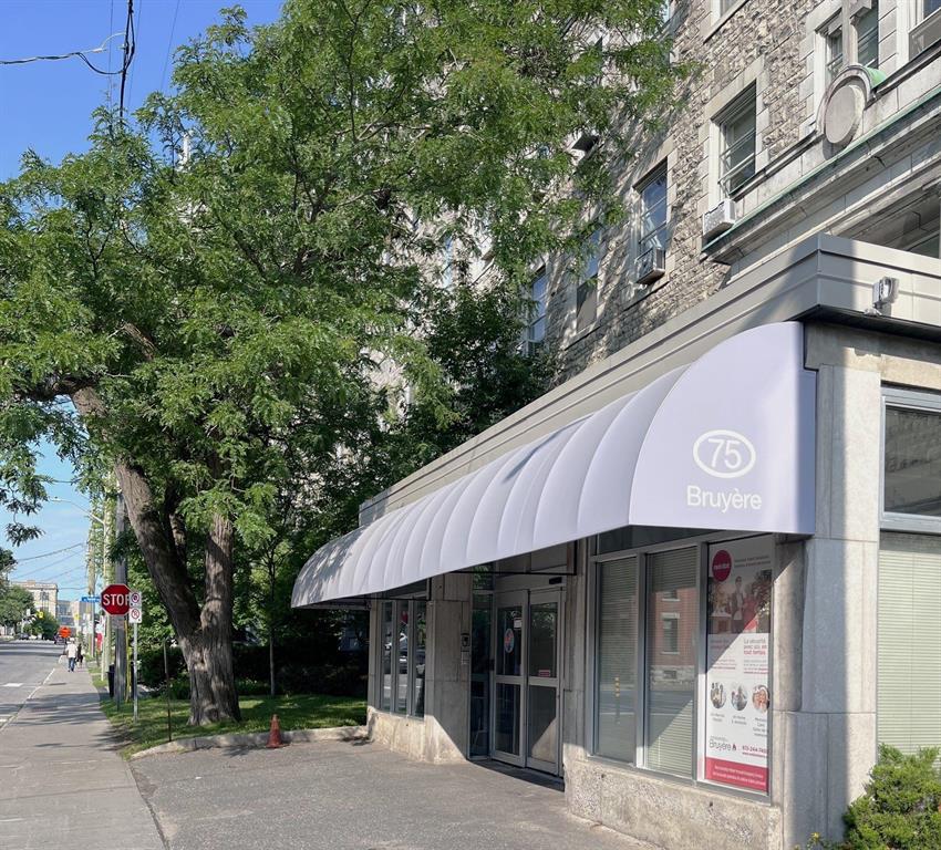 Patient departing 75 Bruyère Street. 